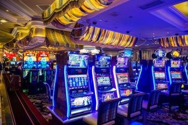 Diamond Empire slot game interface on hometogel link showing five reels, gem symbols, and real-time balance display